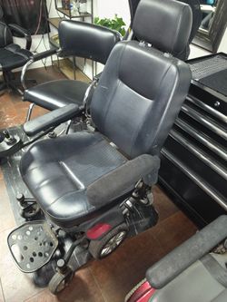 Electric wheelchair