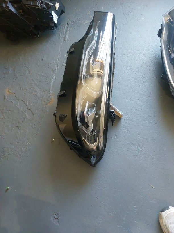 2022 BMW X7 LEFT HEADLIGHT 