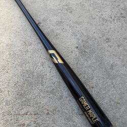 Baseball wood bat Marucci Gamer maple bat in nice condition 32” have more equipment available