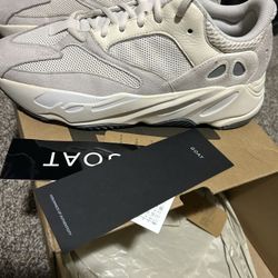 YEEZY 700 CREAM ANALOG (AUTHENTIC GOAT VERIFICATION)