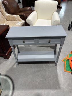 Entrance table