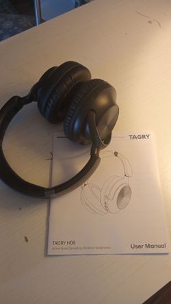Noise canceling headphones