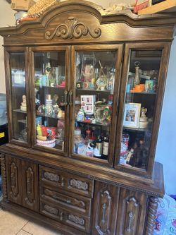 Wooden showcase cabinet