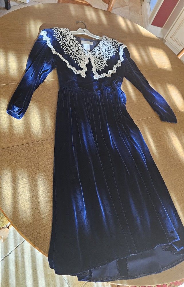 Vintage Jessica Mcclintock Velvet and Lace Blue Black Dress with Pockets.