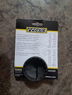 External bottom bracket socket