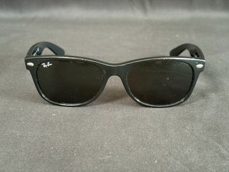 Ray-Ban (RB2132) New Wayfarer Classic Sunglasses (Black Frame / Green Lens)