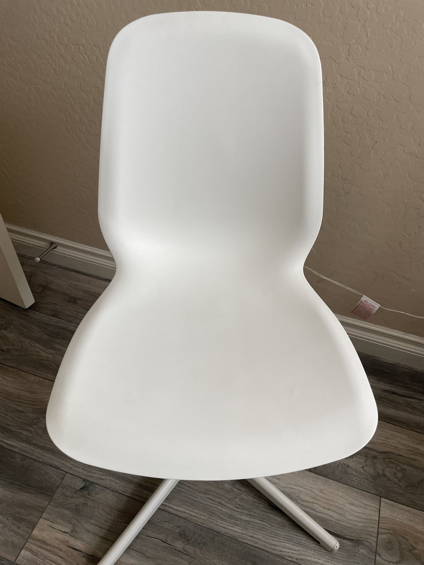 IKEA Leifarne Swivel Chairs White with Free Desk