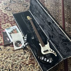 Beautiful 😻 Samick Greg Bennett Fairlane Black / White Bass