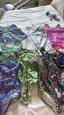Girls bathing suits size 6/7