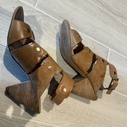 Good Condition Vince Camuto Women’s 8 Brown Dress Sandals