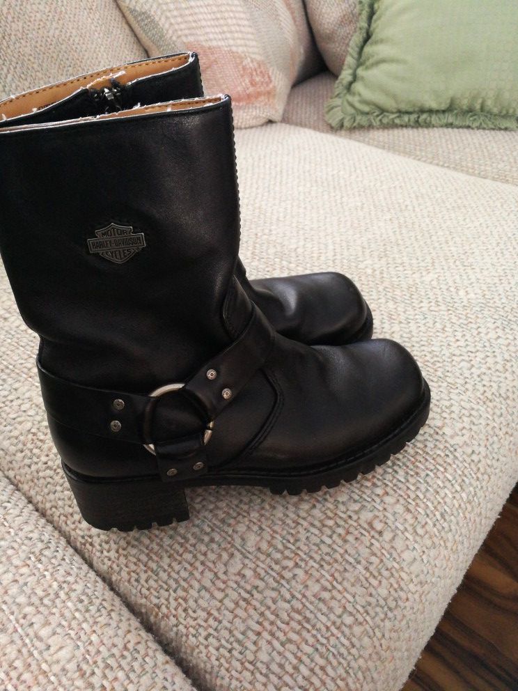 Women's motorcycle boots by Harley Davidson.