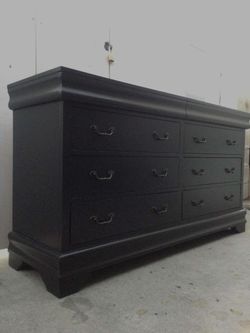 SOLID WOOD BLACK DRESSER- GREAT CONDITION 👍(Tall - 37 " 
Long -68"
 Deep 20")