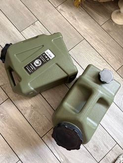 2 Brand New 3.2 Gallon Portable Water Tank