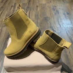 Timberland Courmayeur Chelsea Wheat Nubuck-Women's (Size 7)