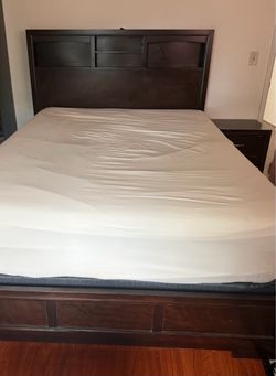 queen size bed￼