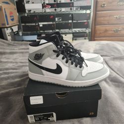 Jordan 1 Mid "Smoke Grey"