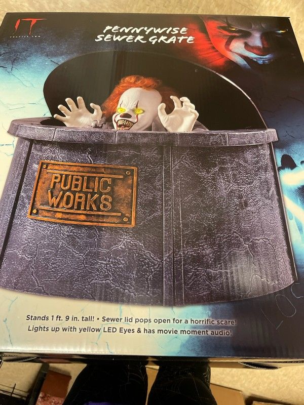 Pennywise IT Sewer Grate Animatronic - NEW! RARE!!