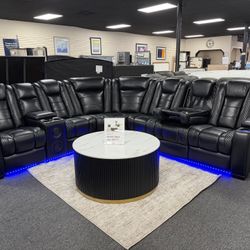 Power Recliner Sectional. 🚚WE DELIVER🚚