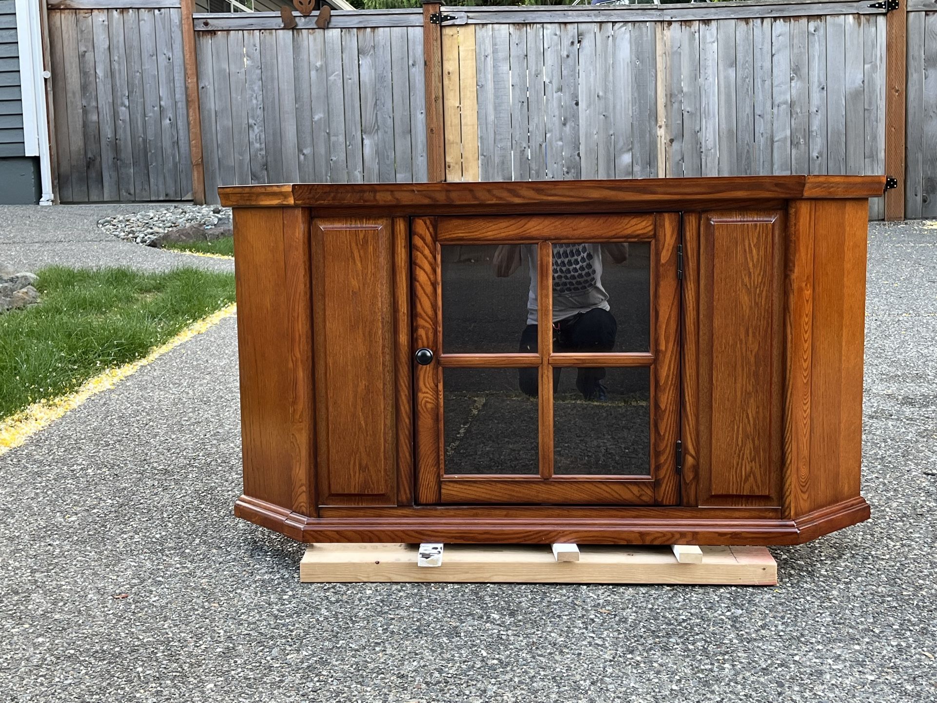 FREE FREE FREE Corner TV Table