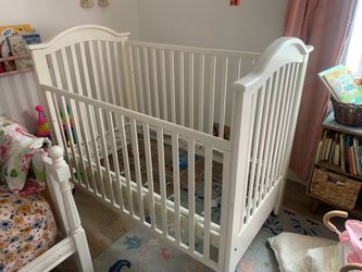 Standard crib