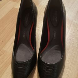 Rockport Black Leather Heels Faux Snake Design Size 8