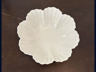 Glass vegetable bowl