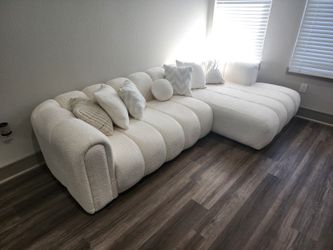 Beige Sectional Livingroom 