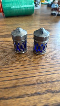 Vtg Godinger Salt & Pepper Shakers Cobalt Blue Glass w/Silver Plated Filigree Overlay