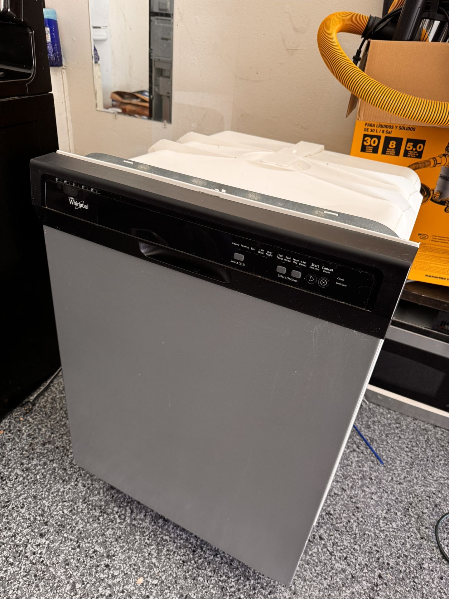 Whirlpool 24” Built In Dishwasher – Stainless Steel – Great Condition