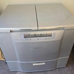 SAMSUNG KIMCHI FRIGDE IN GREAT CONDITION RARELY USED. AND SUPER QUIET.