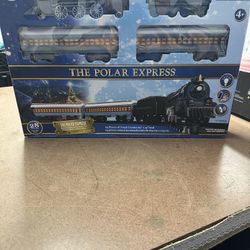 Lionel The Polar Express Ready-to-Play Set, Battery-Powered Berkshire-Style Model Train Set with Remote