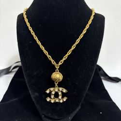 CHANEL Vintage Gold-Toned Jewelled CC Sautoir Necklace – 1990s 