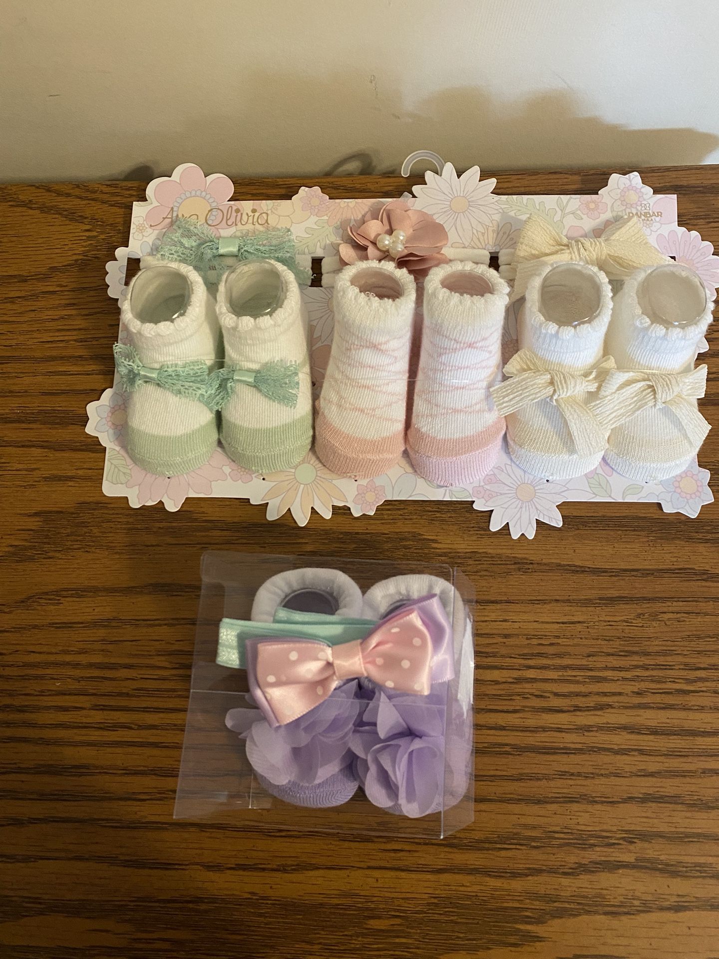 New Ava Olivia Four Pair Baby Bootie Socks With Matching Headbands 