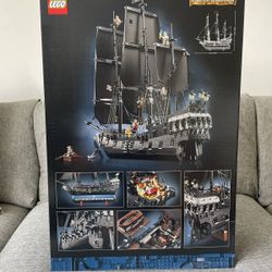 LEGO ICONS Captain Jack Sparrow's Pirate Ship 10365
