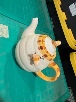Vintage Bee Tea Pot