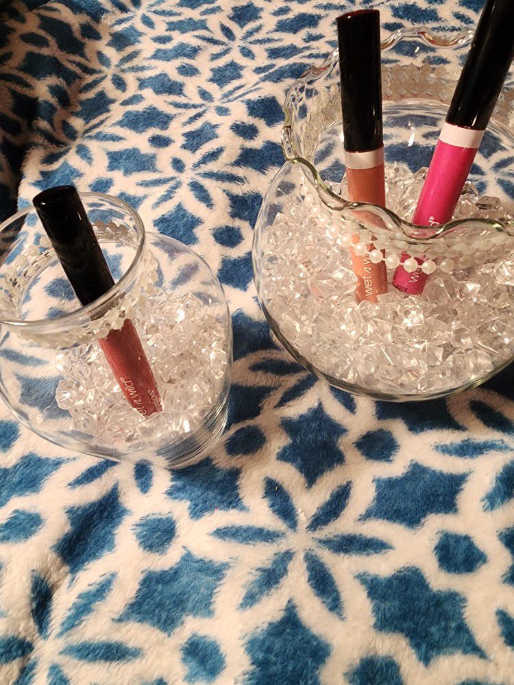 Add These To Your Vanity,2 Jars With Clear rocks to Hold 3 New Sheer Glosses All For $3.00 Everything Is New