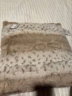 Faux Fur Throw Blanket with Tags