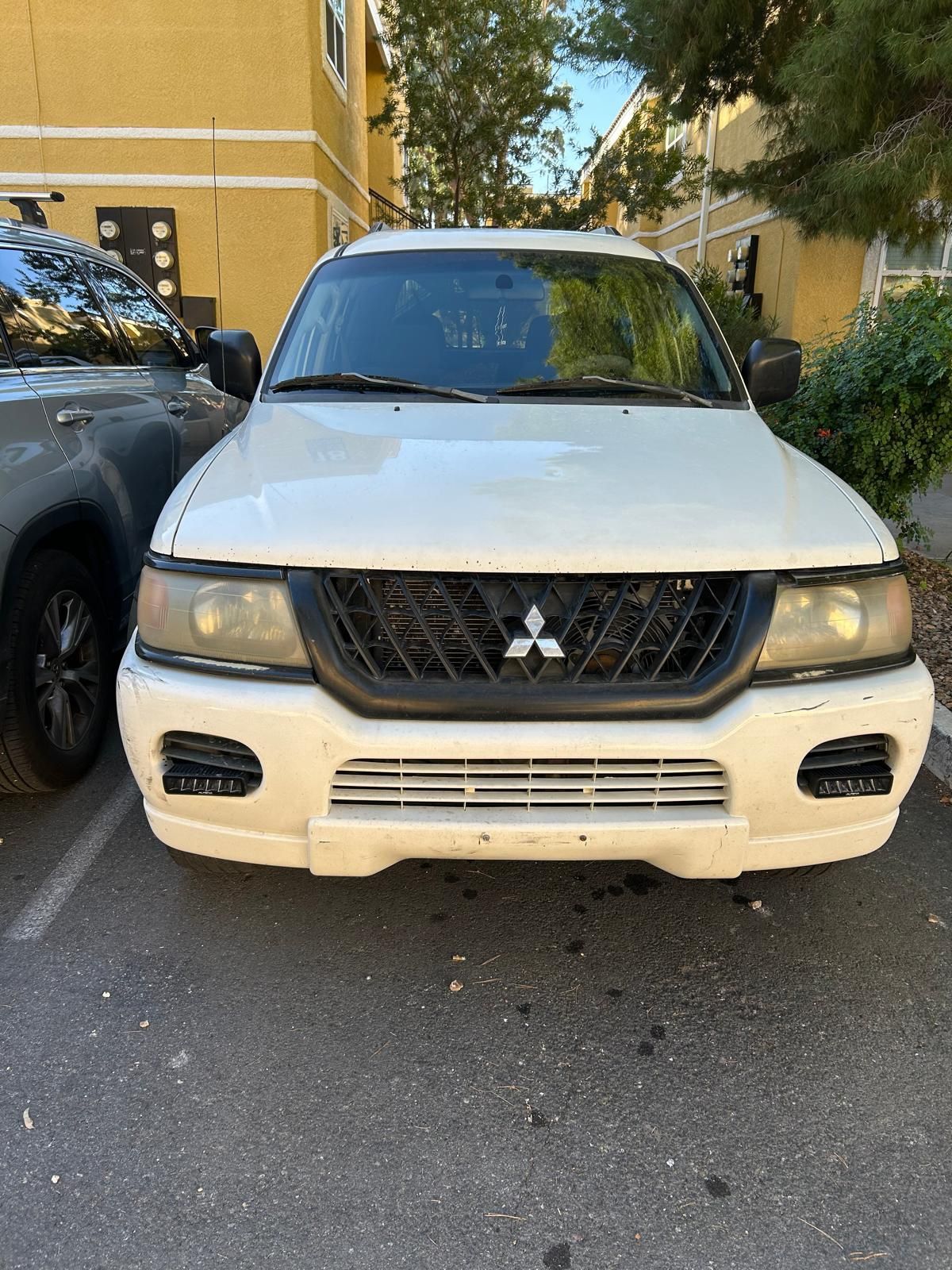 2004 Mitsubishi Montero