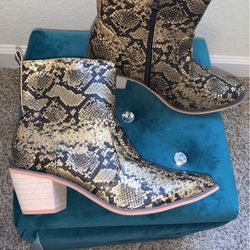 New Size 8 Gold Snake print Boots