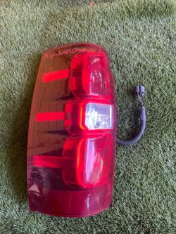 2008 Chevy Avalanche Driver/Left Side Tail Light