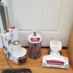  Brand NEW SHARK ROTATOR LIFT-AWAY MODEL VACUUM WITH COMPLETE ATTACHMENTS  , ACCESSORIES  , AMAZING POWER SUCTION  , WORKS EXCELLENT  , IN THE BOX 