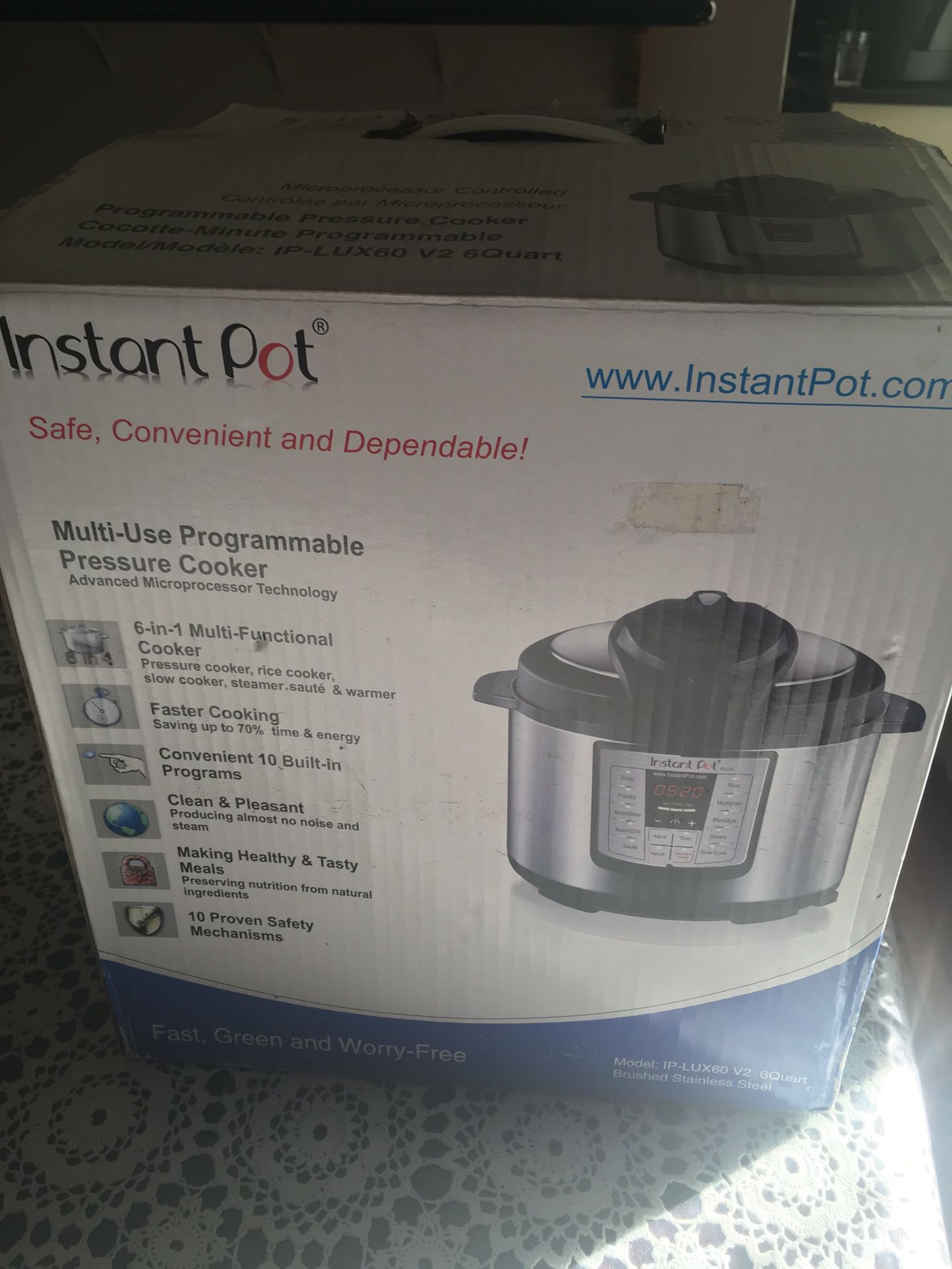 Like new Instant pot in box