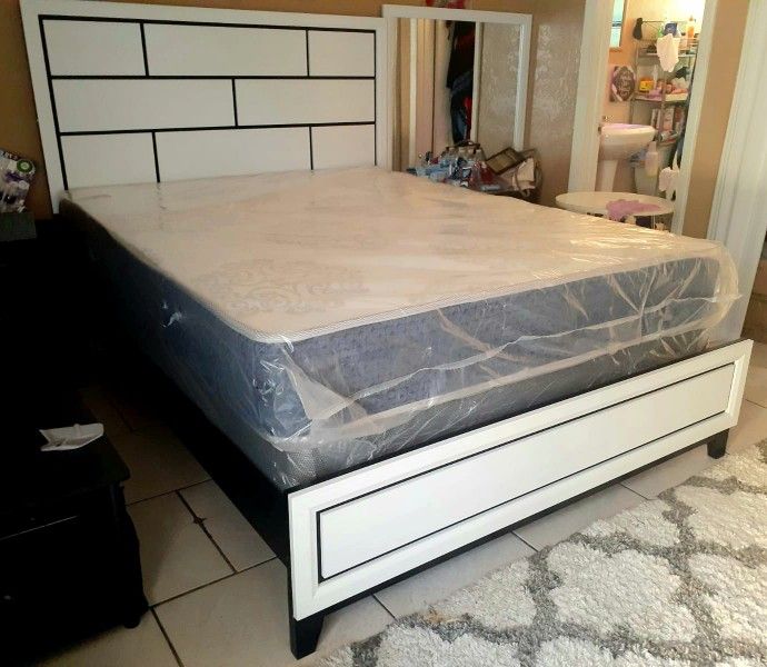 NEW QUEEN SIZE SET MATTRESS AND BOX SPRING 2pcs