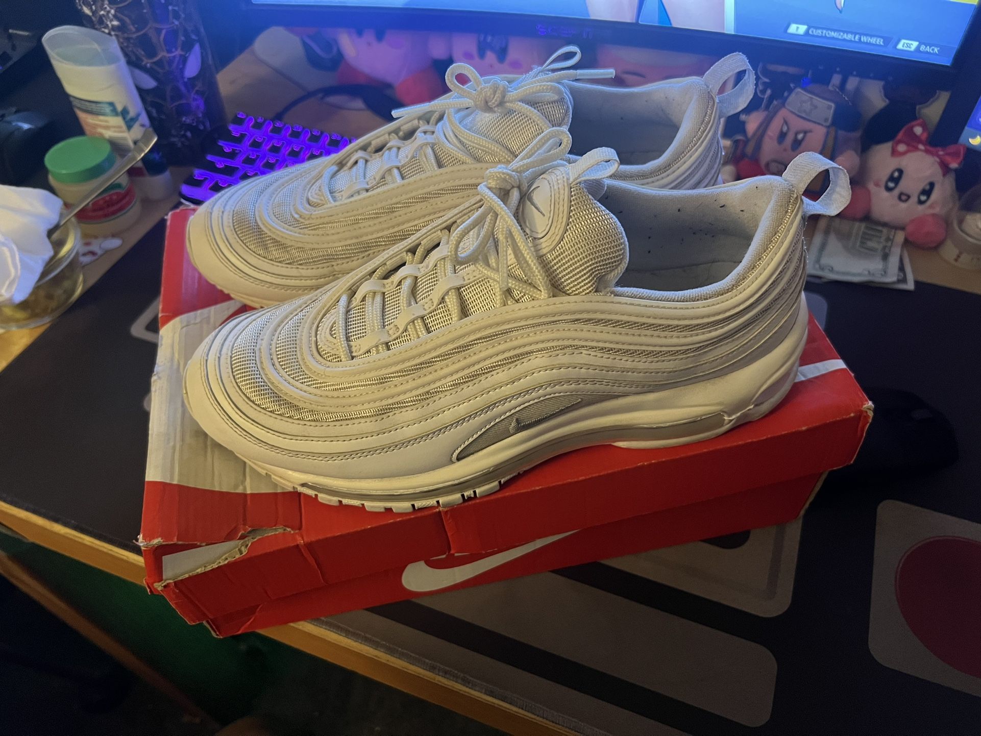 White Nike Air Max 97