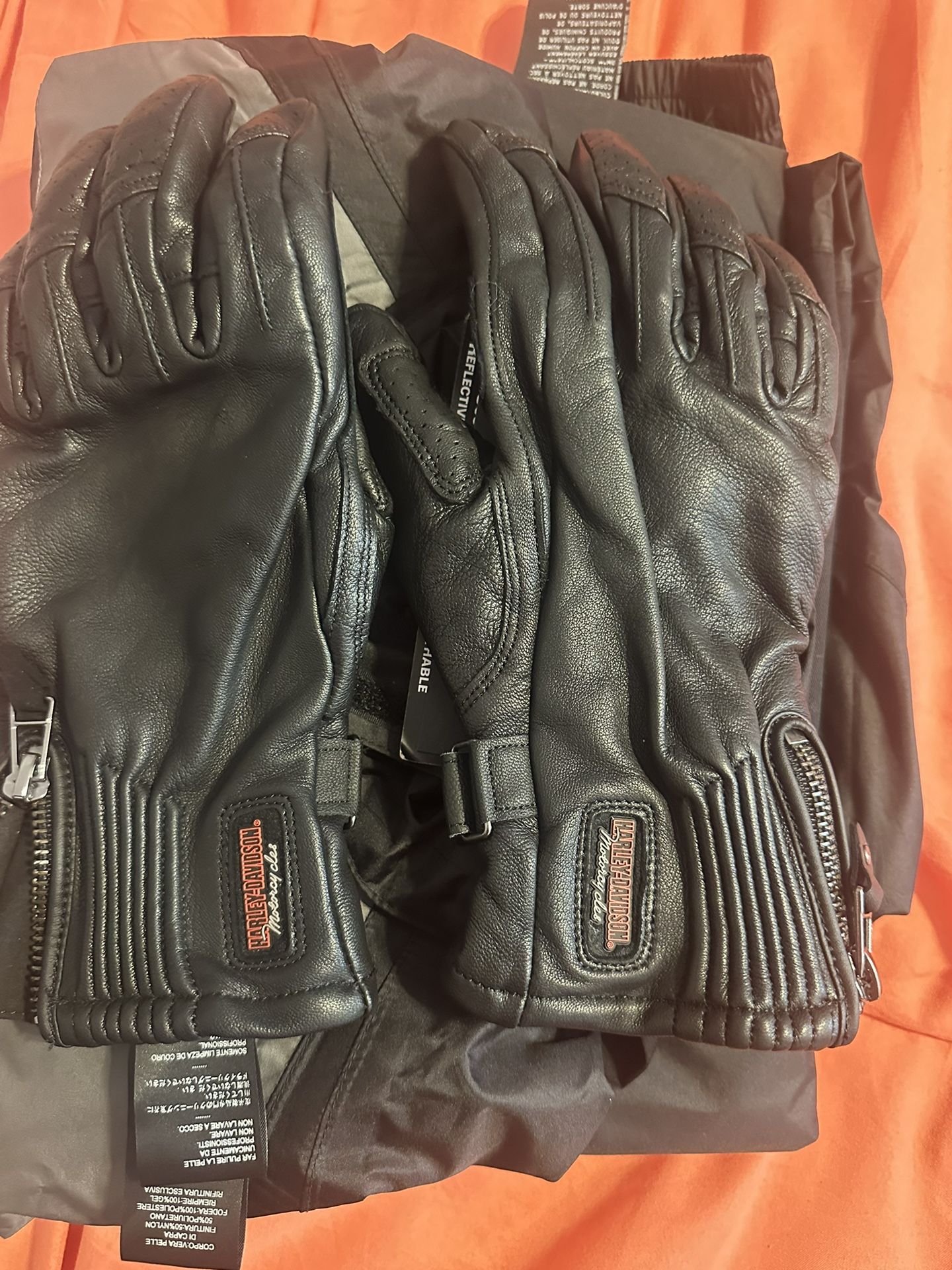 Harley-Davidson Rain Suit And Gloves
