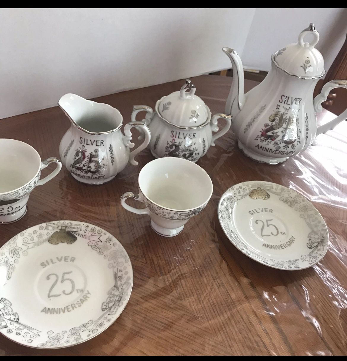 Saji Vintage Fine Porcelain China Tea Set for 8 persons. 21 Piece
