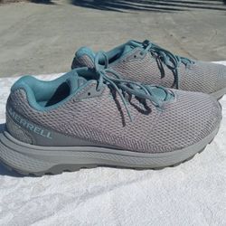 LIKE NEW MERRELL FLY STRIKE SHOES WOMEN'S 11 WIDE 