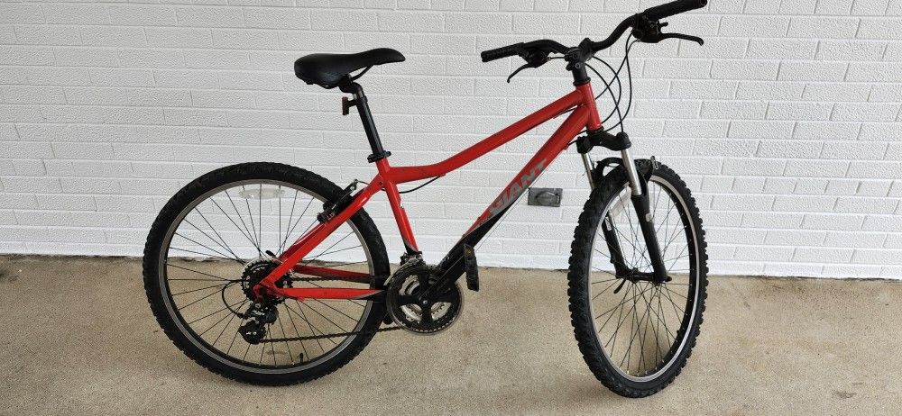 Giant Boulder Mountain Bike 21 Speed