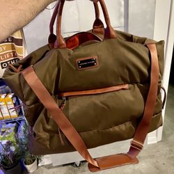 Adrienne Vittadini overnight / duffle bag