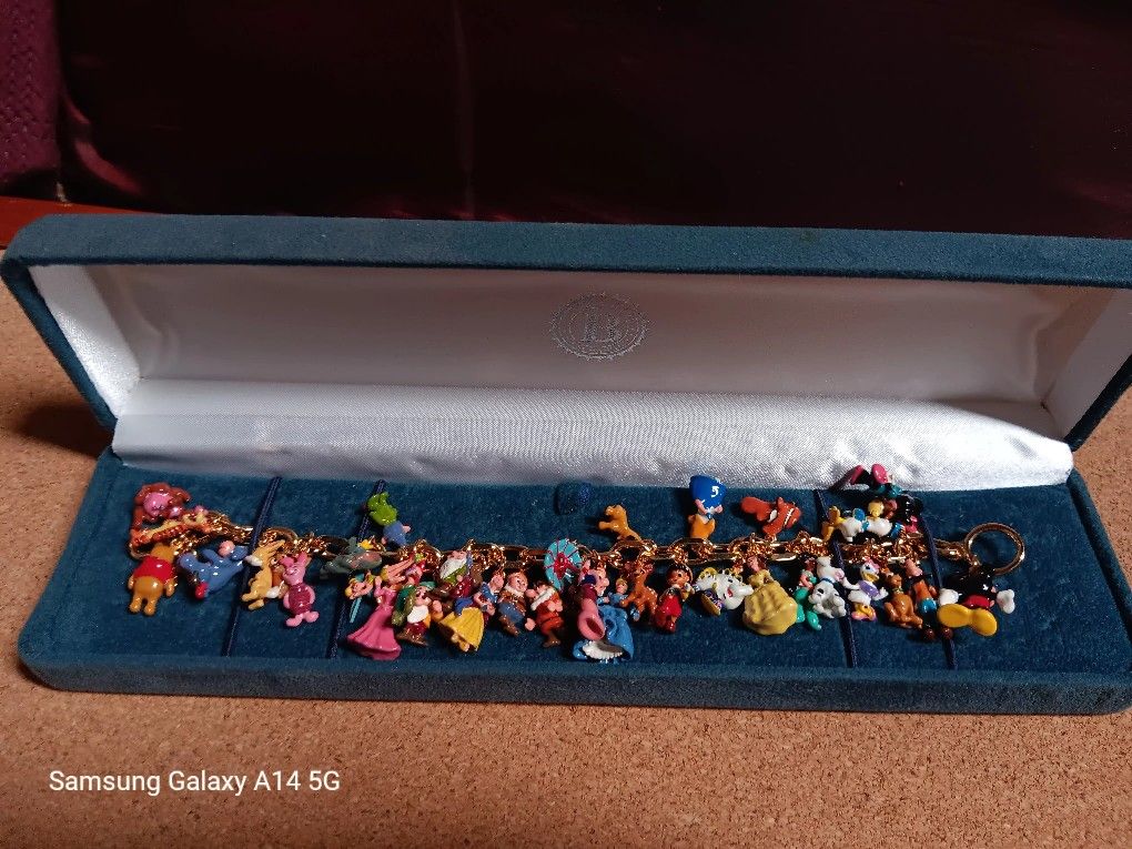 Bracelet Disney Character Charms 8"